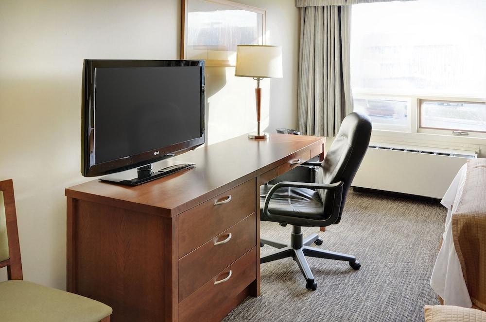 Emerald Hotel & Suites Calgary Airport Extérieur photo