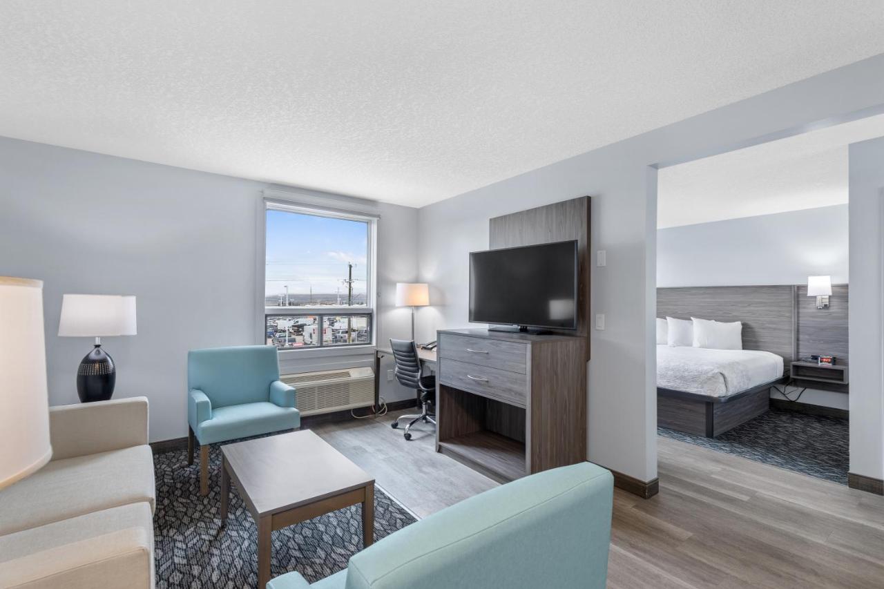 Emerald Hotel & Suites Calgary Airport Extérieur photo