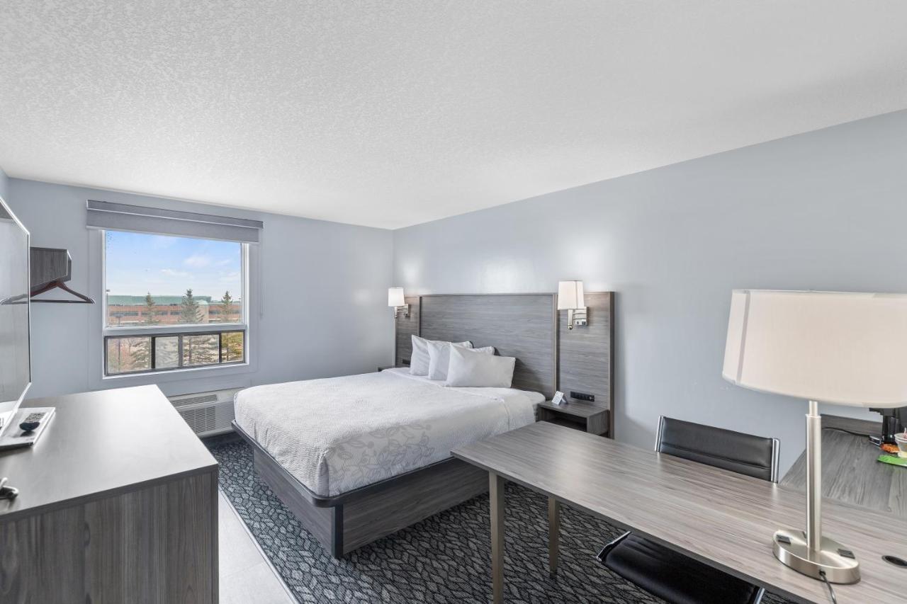 Emerald Hotel & Suites Calgary Airport Extérieur photo