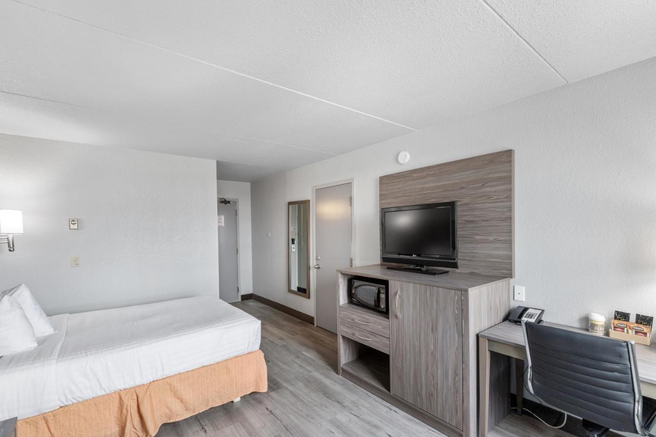 Emerald Hotel & Suites Calgary Airport Extérieur photo