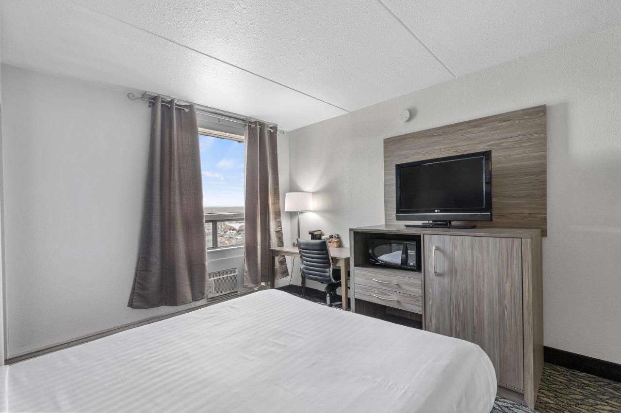 Emerald Hotel & Suites Calgary Airport Extérieur photo
