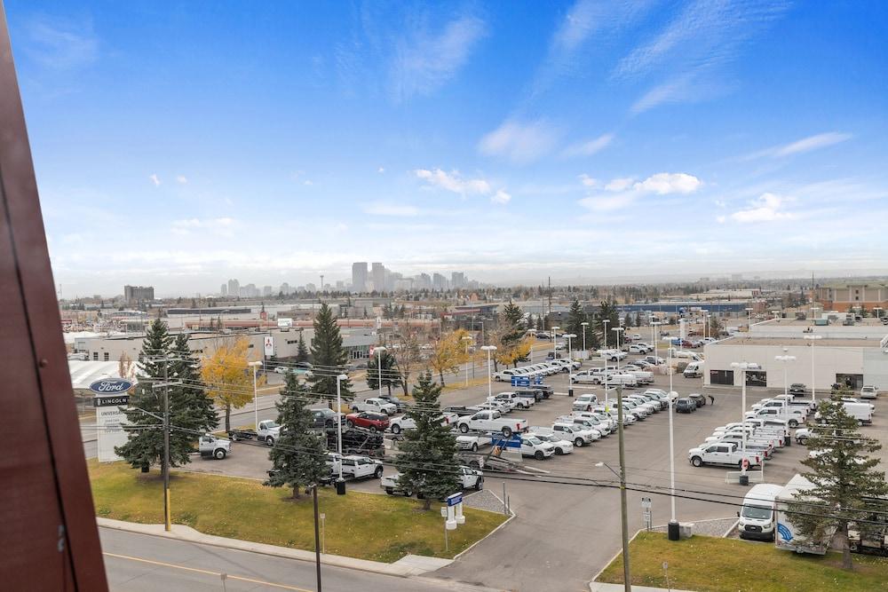 Emerald Hotel & Suites Calgary Airport Extérieur photo