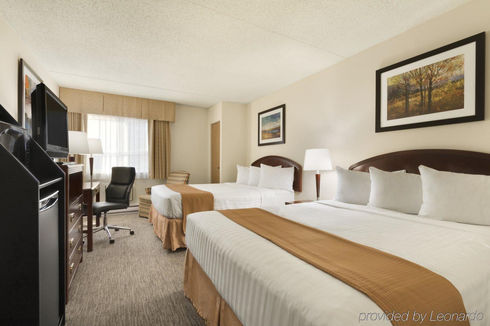 Emerald Hotel & Suites Calgary Airport Extérieur photo