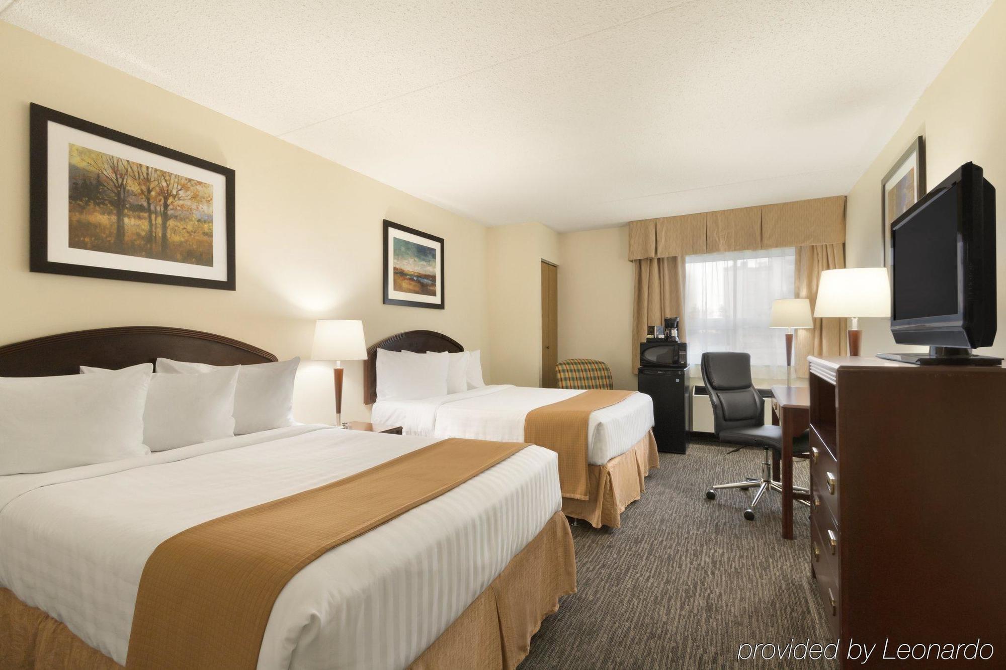 Emerald Hotel & Suites Calgary Airport Extérieur photo