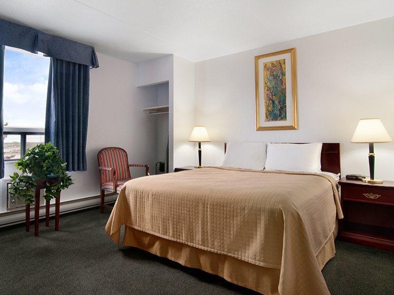 Emerald Hotel & Suites Calgary Airport Extérieur photo