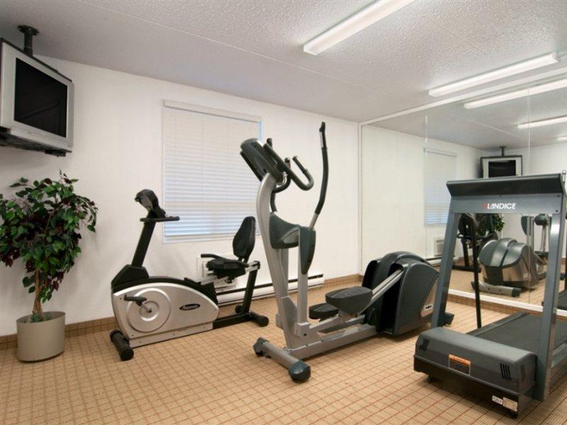 Emerald Hotel & Suites Calgary Airport Extérieur photo