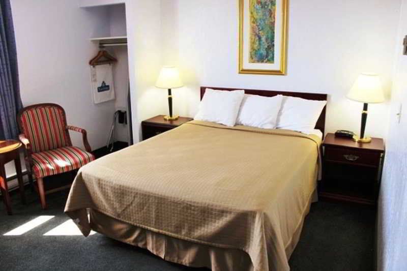 Emerald Hotel & Suites Calgary Airport Extérieur photo