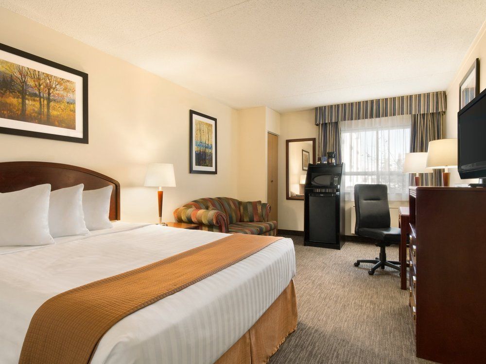 Emerald Hotel & Suites Calgary Airport Extérieur photo