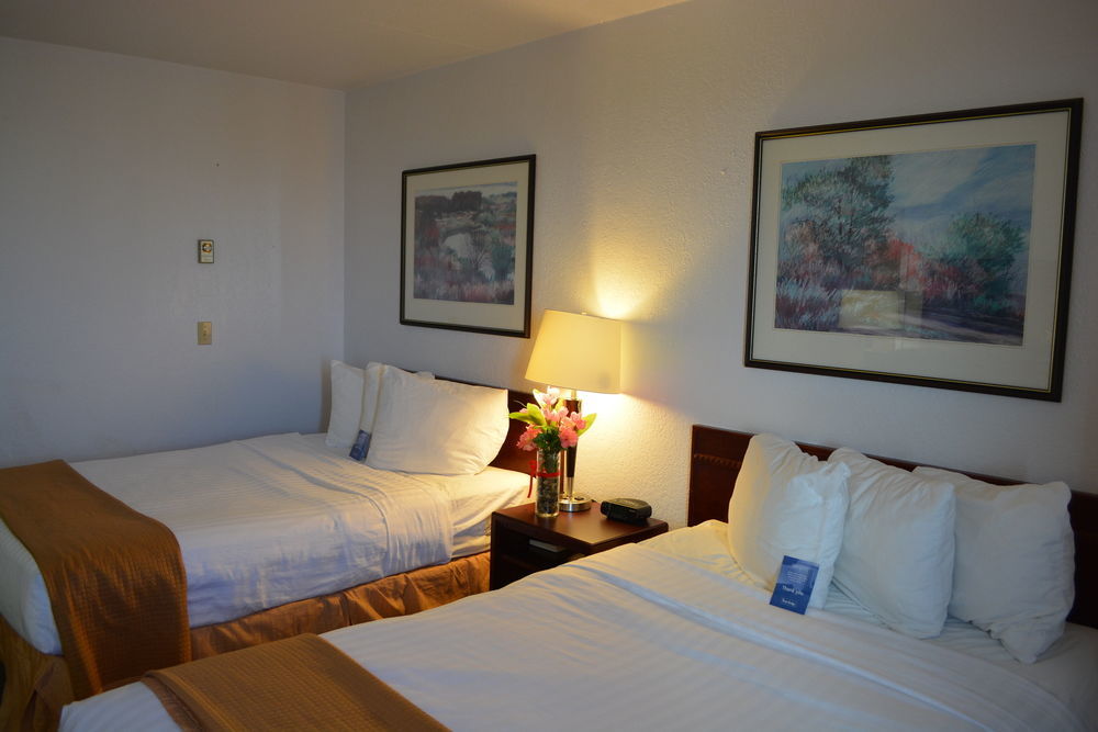 Emerald Hotel & Suites Calgary Airport Extérieur photo