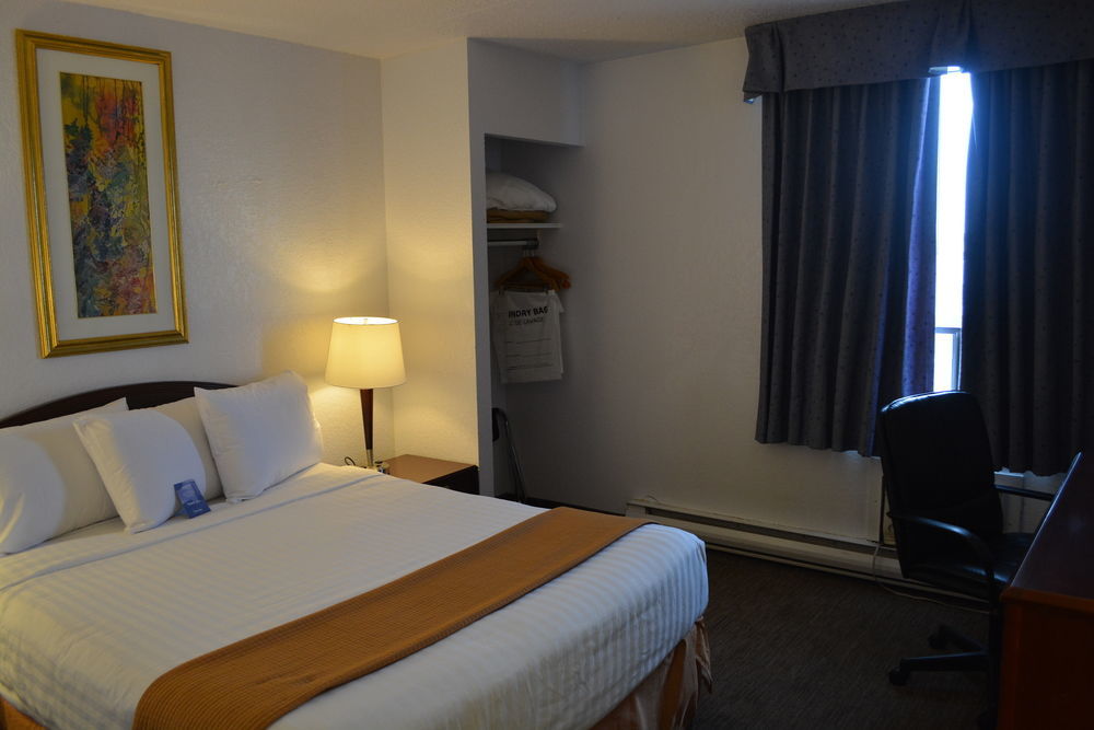 Emerald Hotel & Suites Calgary Airport Extérieur photo