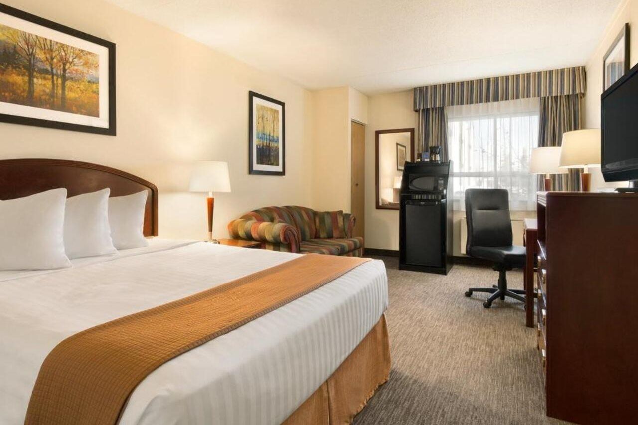 Emerald Hotel & Suites Calgary Airport Extérieur photo