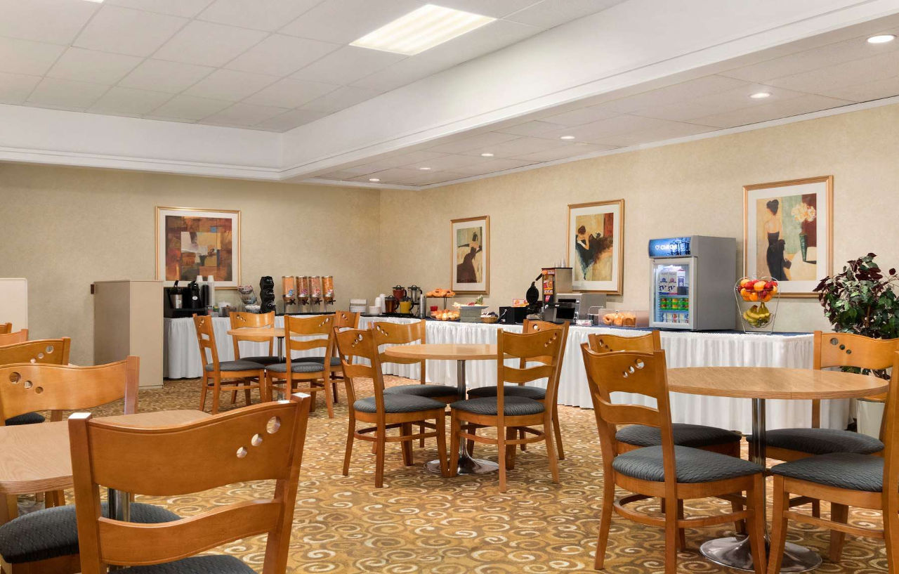 Emerald Hotel & Suites Calgary Airport Extérieur photo